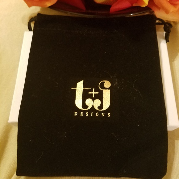 Gold bangle bracelet with crystals - Picture 4 of 5